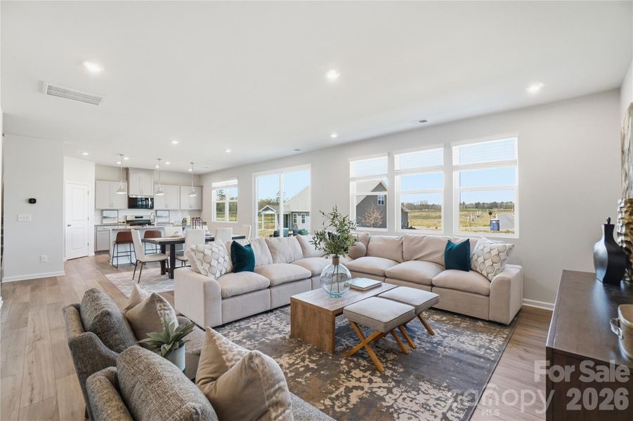 Gathering/dinning/kitchen Gathering/dinning/kitchen