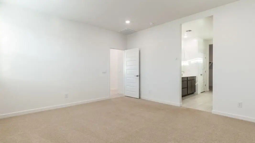 Spacious, unfurnished interior of a new home in Aloravita, Peoria (Image 25).