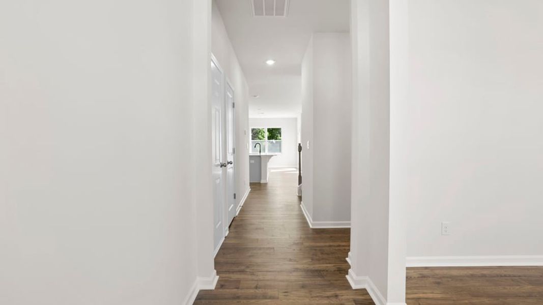 Spacious, unfurnished interior of a new home in Sage Grove, Lyman (Image 16).