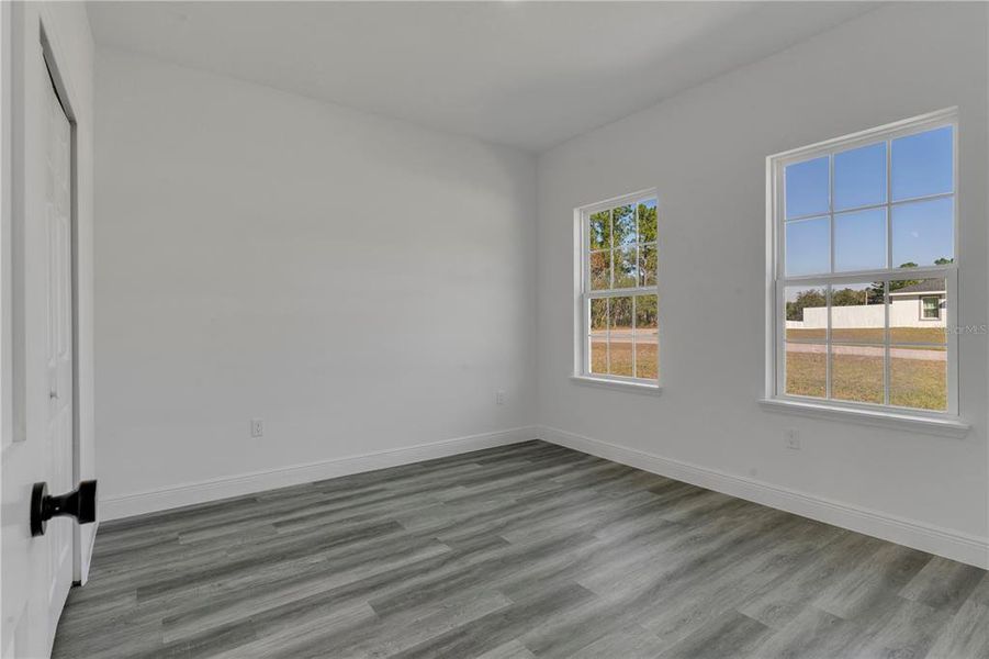 Spacious, unfurnished interior of a new home in , Ocala (Image 14).