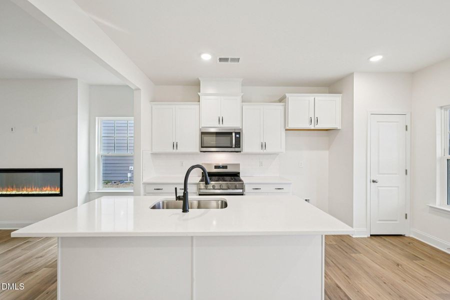 11-web-or-mls-Willow Cameron Wy-S0502-01