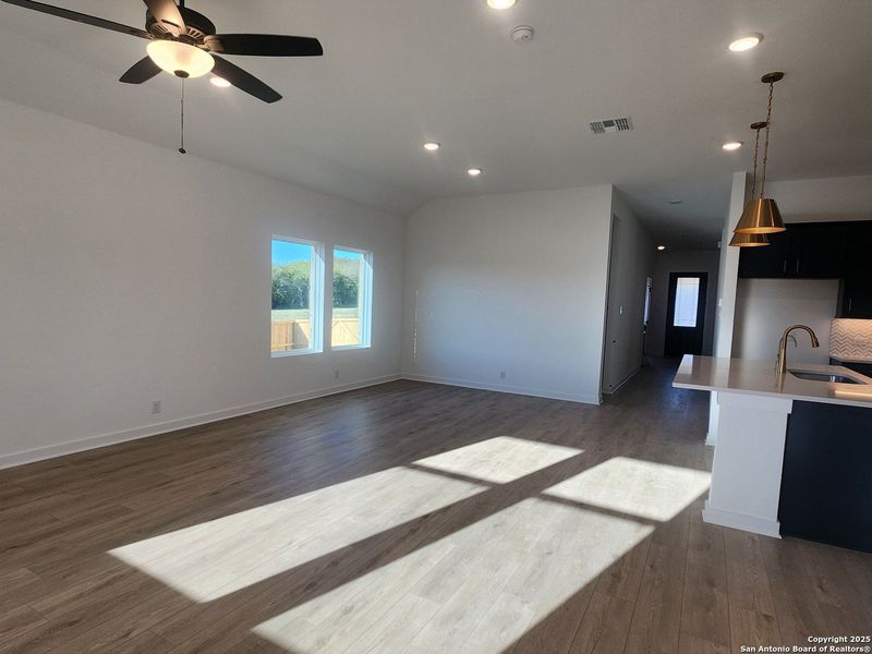 Spacious, unfurnished interior of a new home in Arcadia Ridge, San Antonio (Image 13). Spacious, unfurnished interior of a new home in Arcadia Ridge, San Antonio (Image 13).