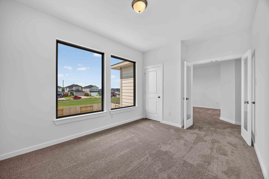 Spacious, unfurnished interior of a new home in La Segarra 40', Brookshire (Image 30).