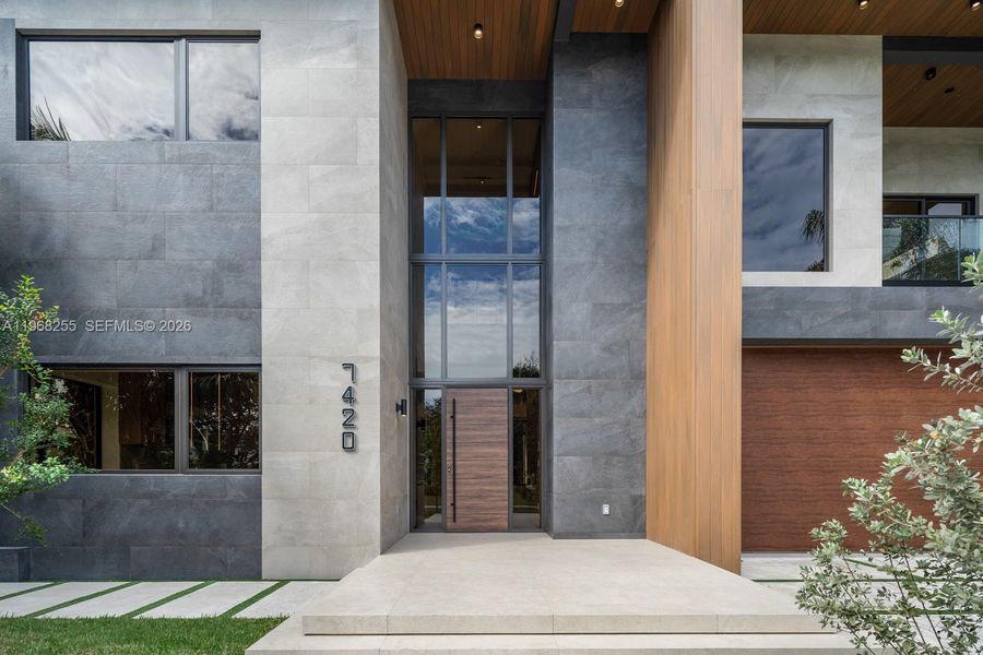 Exterior details and patio area of a home in , Miami (Image 35).