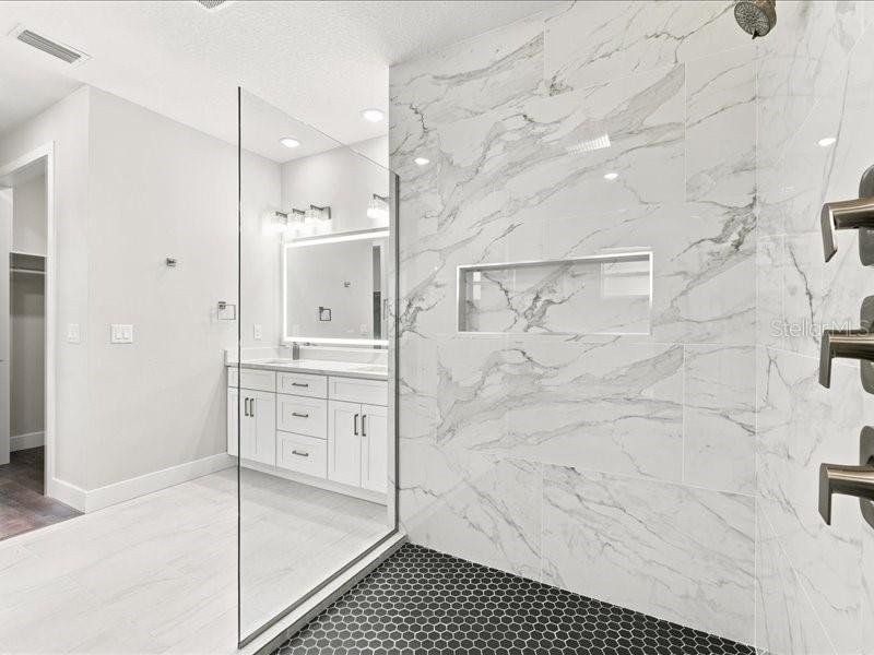 Furnished interior view inside a new home in , Winter Haven (Image 33).