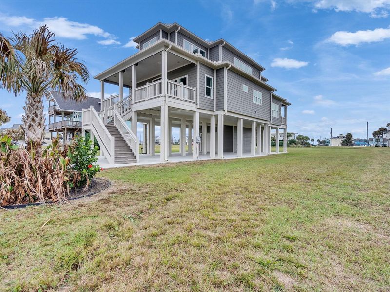 Exterior details and patio area of a home in , Galveston (Image 27).