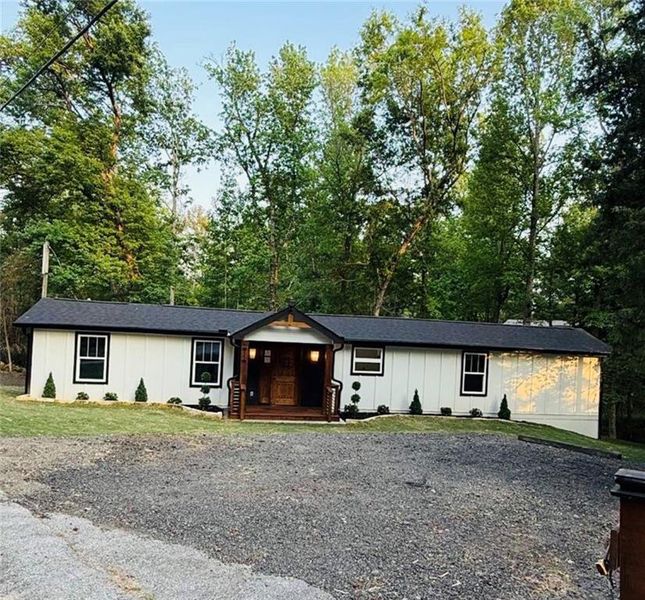 Exterior details and patio area of a home in , Conyers (Image 17).