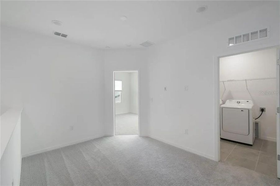 Spacious, unfurnished interior of a new home in , Winter Garden (Image 9).