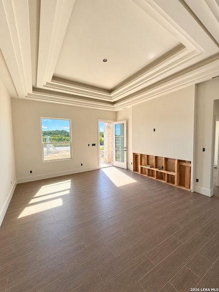 Spacious, unfurnished interior of a new home in , Eagle Pass (Image 8).