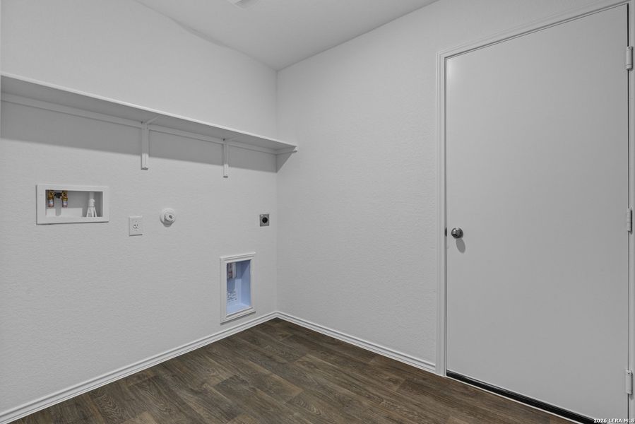 Spacious, unfurnished interior of a new home in Avenida, Converse (Image 10).