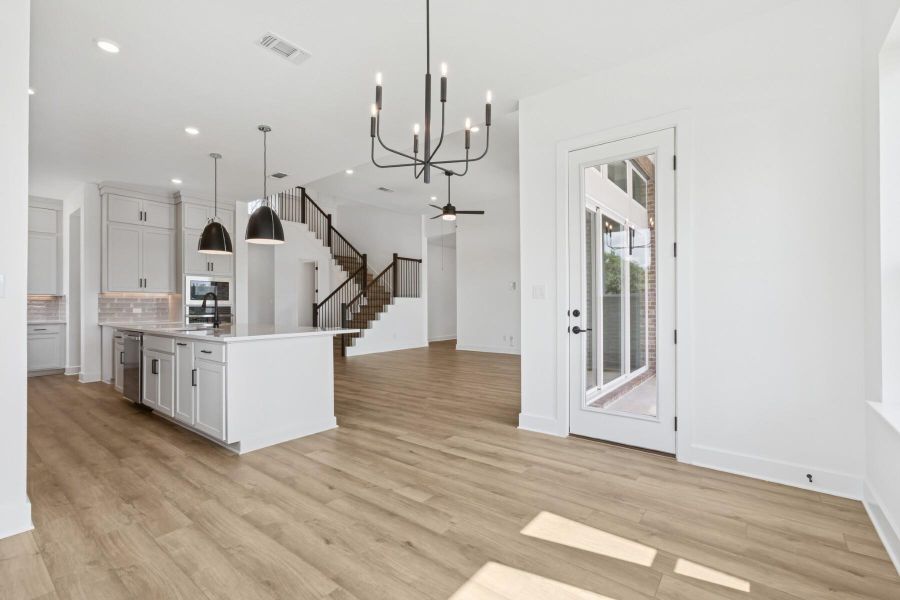 Dining Area - Kitchen