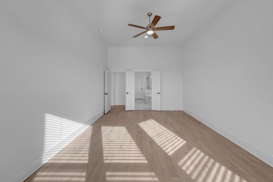 Spacious, unfurnished interior of a new home in Lone Star Landing, Montgomery (Image 17).