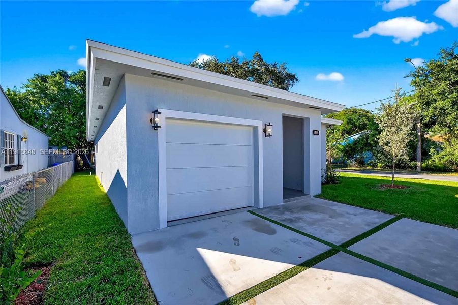 Exterior details and patio area of a home in , Miami (Image 36).