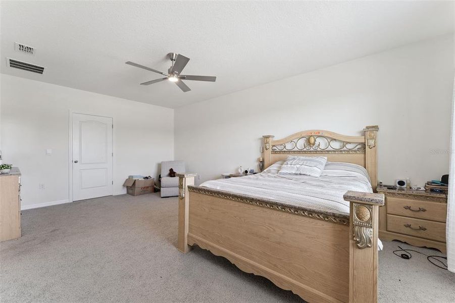 Furnished interior view inside a new home in Kindred, Kissimmee (Image 16).