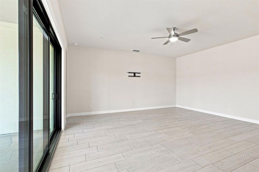 Spacious, unfurnished interior of a new home in Northfork, Liberty Hill (Image 17).
