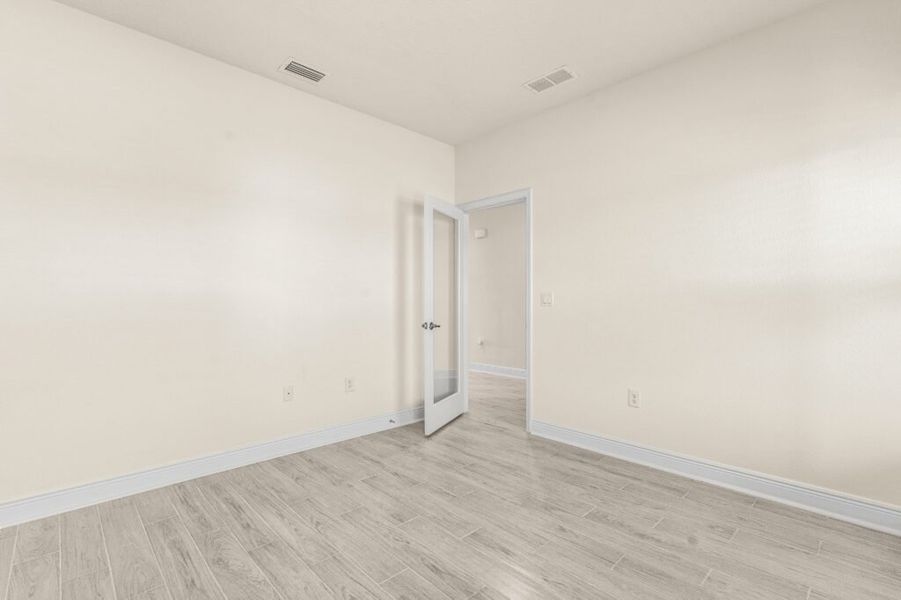 Spacious, unfurnished interior of a new home in Lake Merial, Panama City (Image 41).