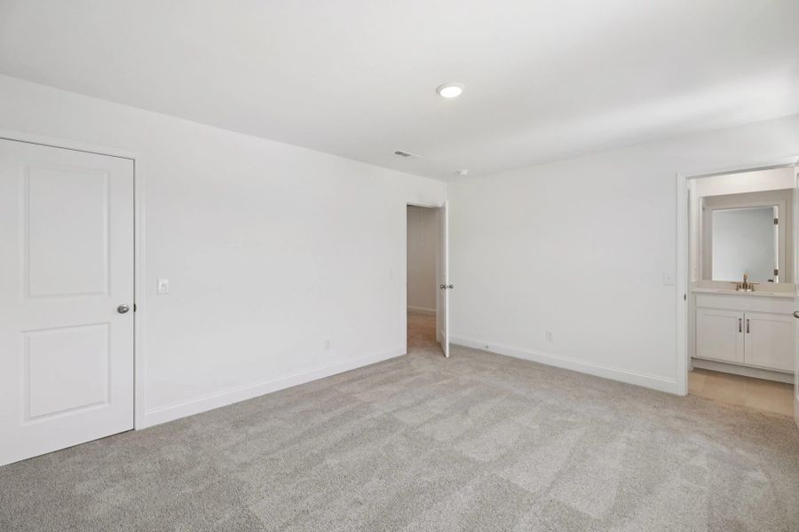 Spacious, unfurnished interior of a new home in Willow Landing, Mount Juliet (Image 35).