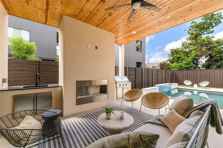 Exterior details and patio area of a home in , Dallas (Image 3).