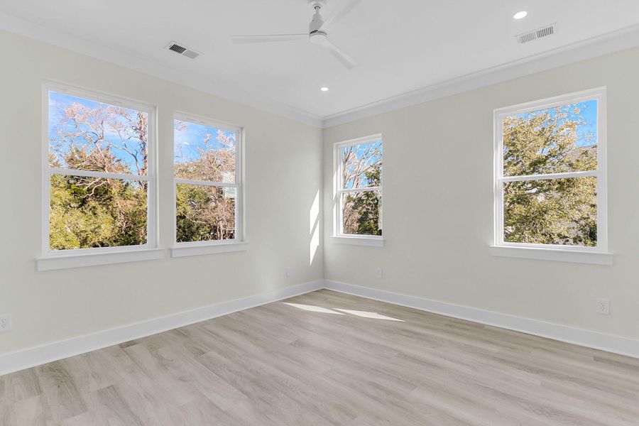 Spacious, unfurnished interior of a new home in , Charleston (Image 23).