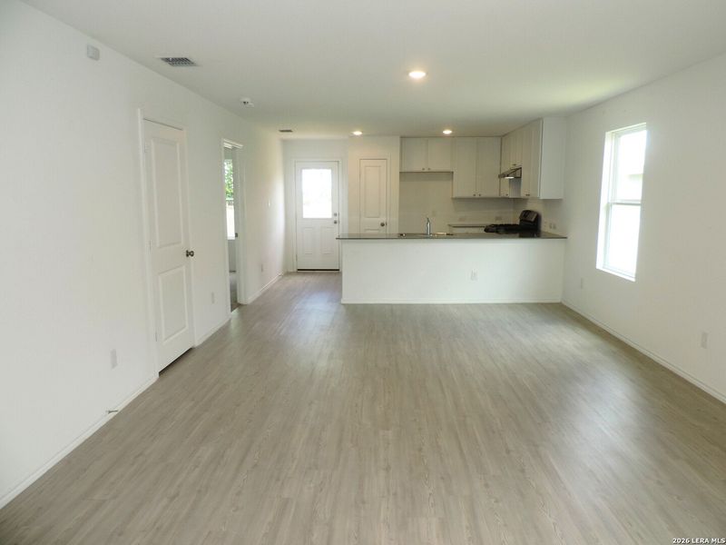 Spacious, unfurnished interior of a new home in Willow View, Converse (Image 7).
