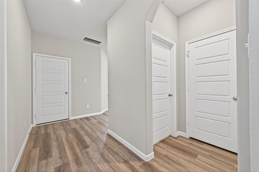 Spacious, unfurnished interior of a new home in , Huffman (Image 26).
