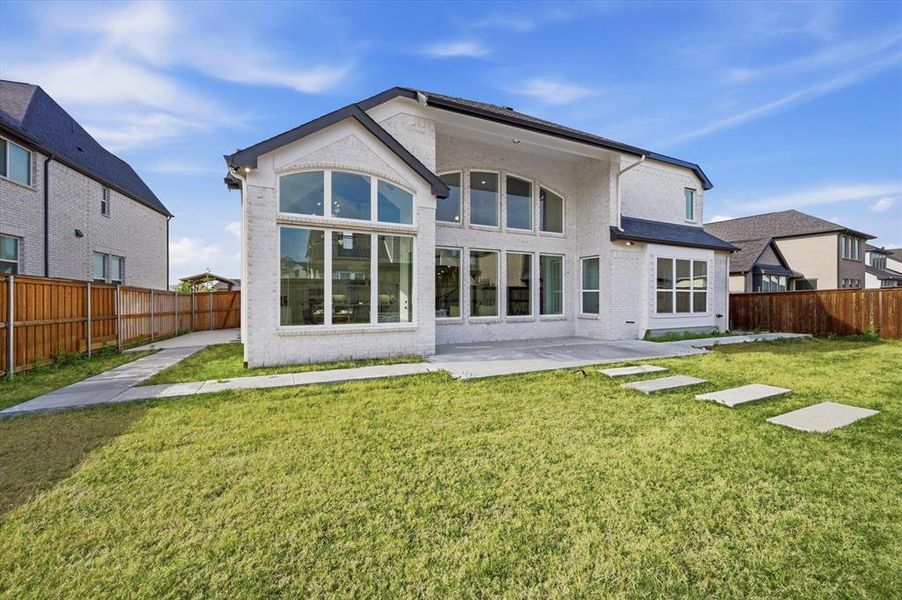 Exterior details and patio area of a home in , Prosper (Image 3).