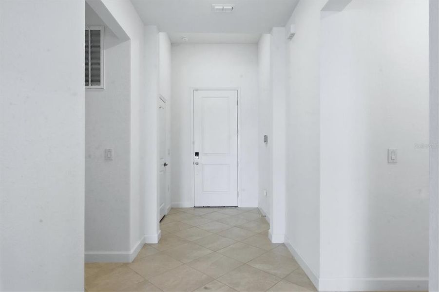 Spacious, unfurnished interior of a new home in , Englewood (Image 21).