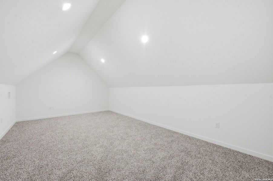 Spacious, unfurnished interior of a new home in , Canyon Lake (Image 13).