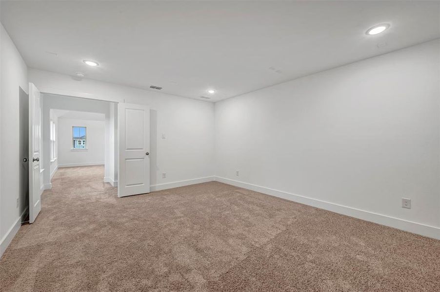 Spacious, unfurnished interior of a new home in Lily Creek at Sutton Fields, Aubrey (Image 34).