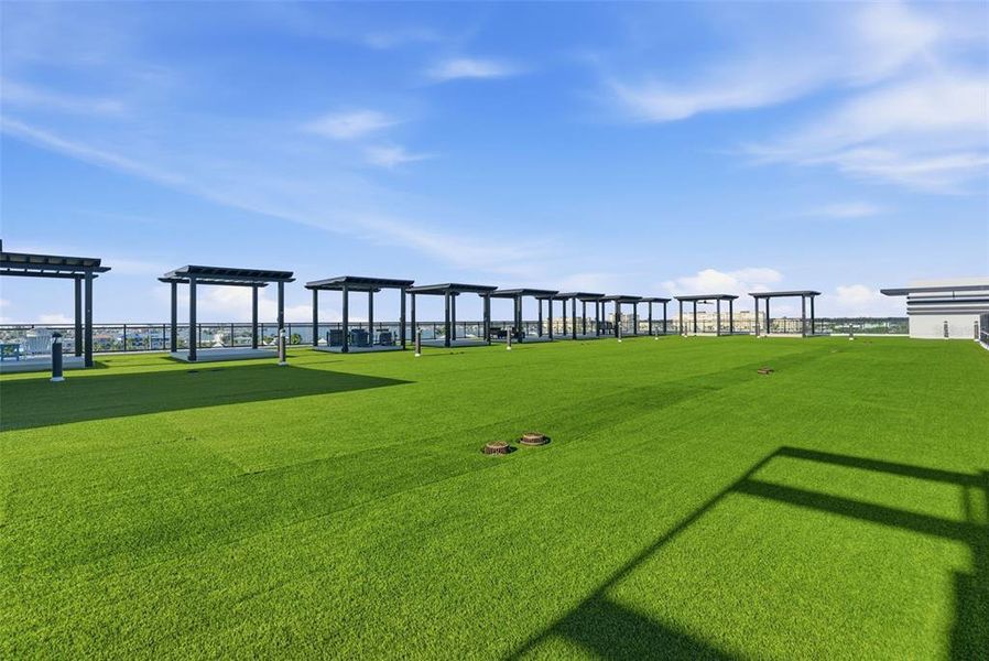 Community amenities in Residences at Town Center, Madeira Beach (Image 38).