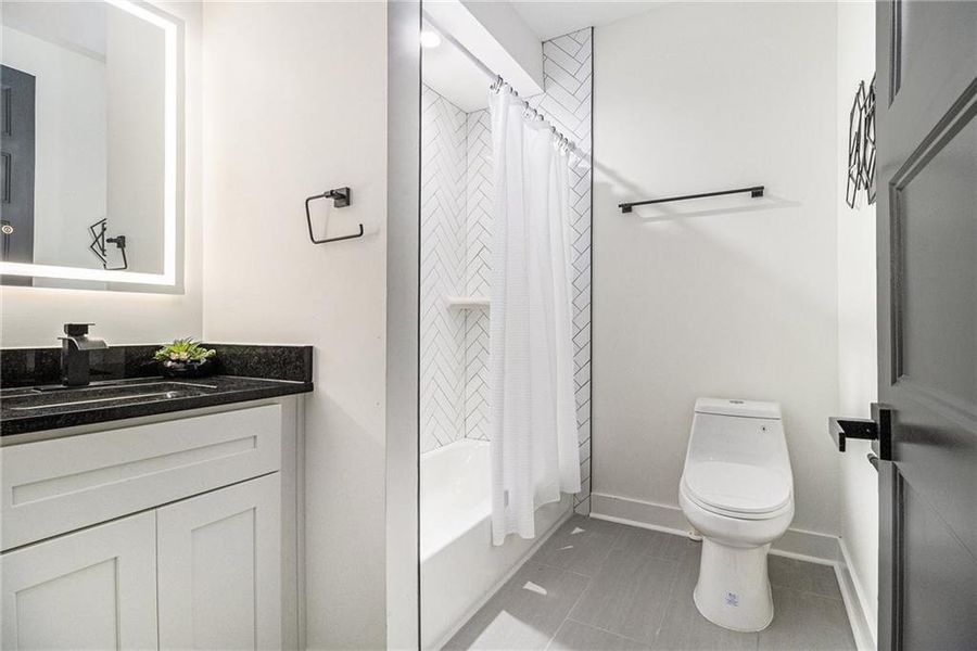 Furnished interior view inside a new home in , Atlanta (Image 33).