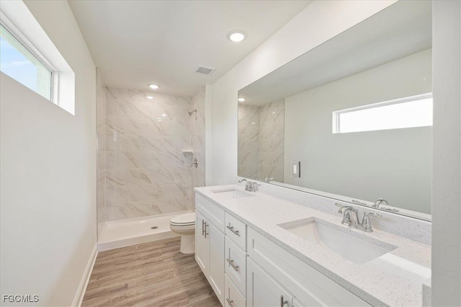 Furnished interior view inside a new home in Cape Coral, Cape Coral (Image 15).