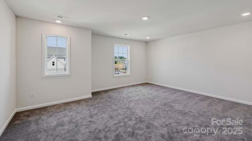 Spacious, unfurnished interior of a new home in Sylvan Creek, Denver (Image 28).