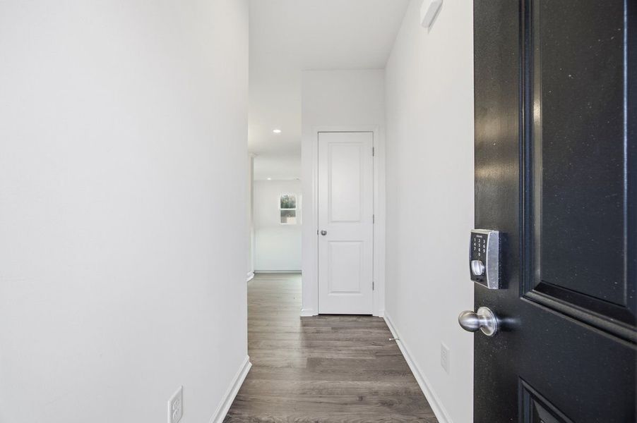 Spacious, unfurnished interior of a new home in Reeves Crossing, St. George (Image 10).