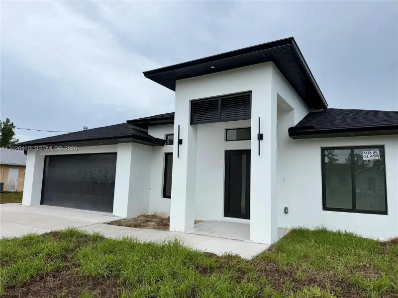 Exterior details and patio area of a home in , Lehigh Acres (Image 4).
