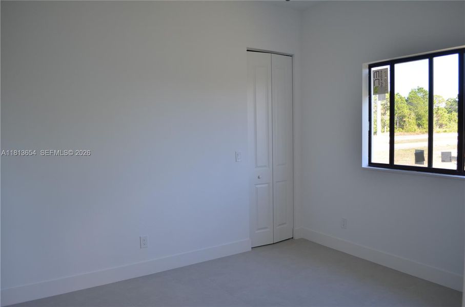 Spacious, unfurnished interior of a new home in , Cape Coral (Image 11).