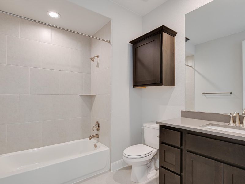 Representative furnished interior of a home built from the Topaz II by Giddens Homes in Riverstone, Georgetown (Image 75).