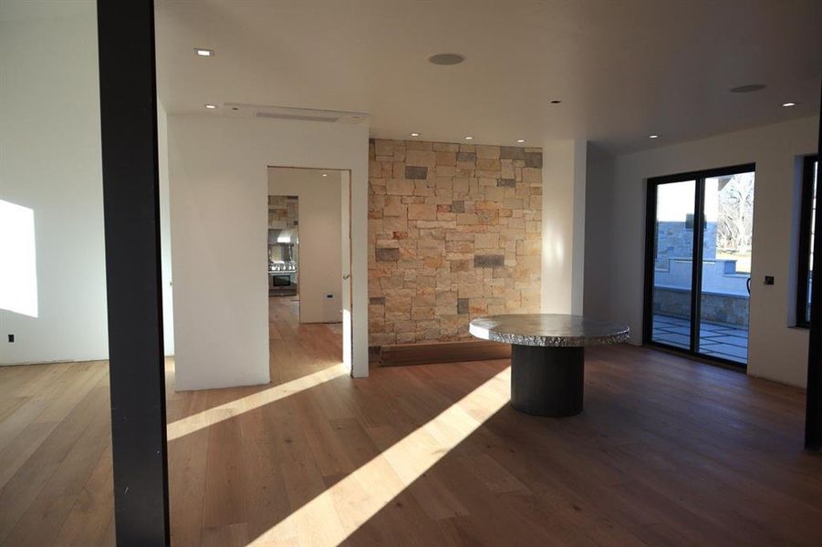 Spacious, unfurnished interior of a new home in , Granbury (Image 10).