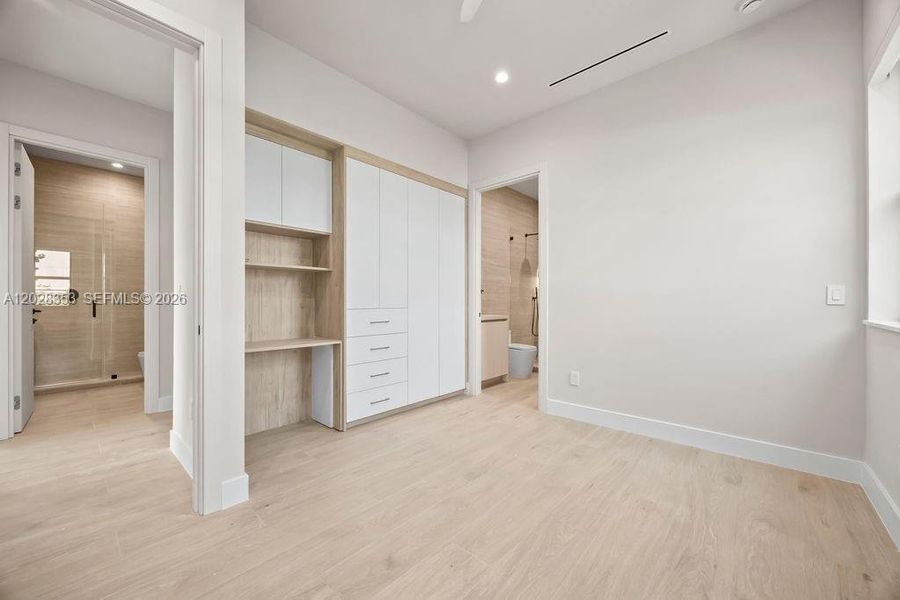 Spacious, unfurnished interior of a new home in , Fort Lauderdale (Image 41).