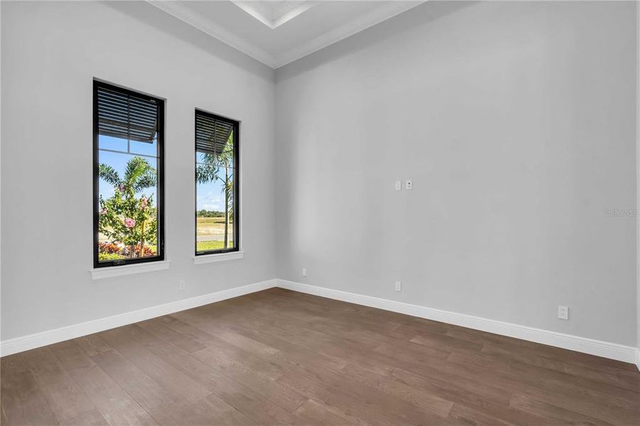 Spacious, unfurnished interior of a new home in , Sarasota (Image 43).