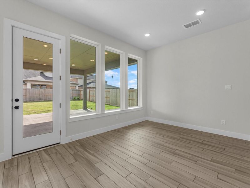 Spacious, unfurnished interior of a new home in Cross Creek Ranch 65′, Fulshear (Image 11).