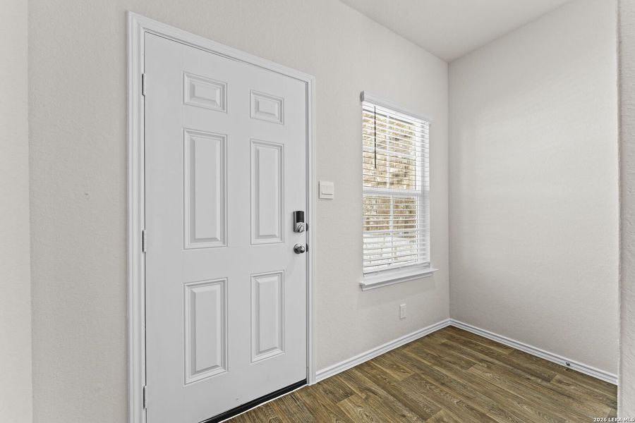 Spacious, unfurnished interior of a new home in Hunters Ranch, San Antonio (Image 9).