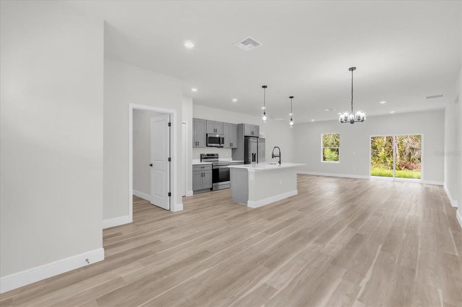 Spacious, unfurnished interior of a new home in , Ocala (Image 24).