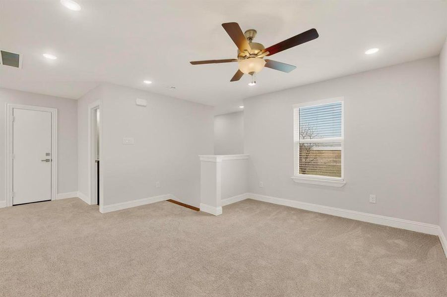 Spacious, unfurnished interior of a new home in , Sulphur Springs (Image 32).