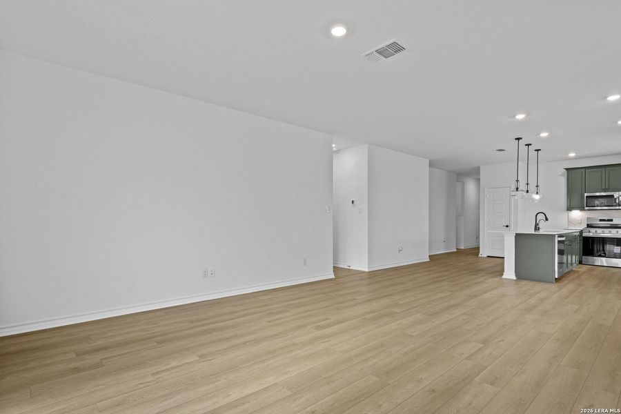 Spacious, unfurnished interior of a new home in Nopal Valley, San Antonio (Image 21). Spacious, unfurnished interior of a new home in Nopal Valley, San Antonio (Image 21).