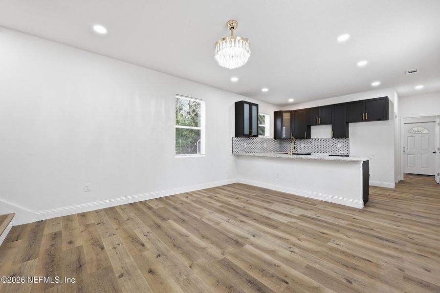 Spacious, unfurnished interior of a new home in , Jacksonville (Image 20).