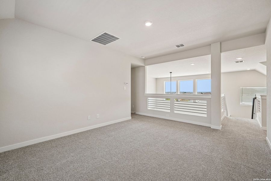 Spacious, unfurnished interior of a new home in Meyer Ranch 45's, New Braunfels (Image 16).
