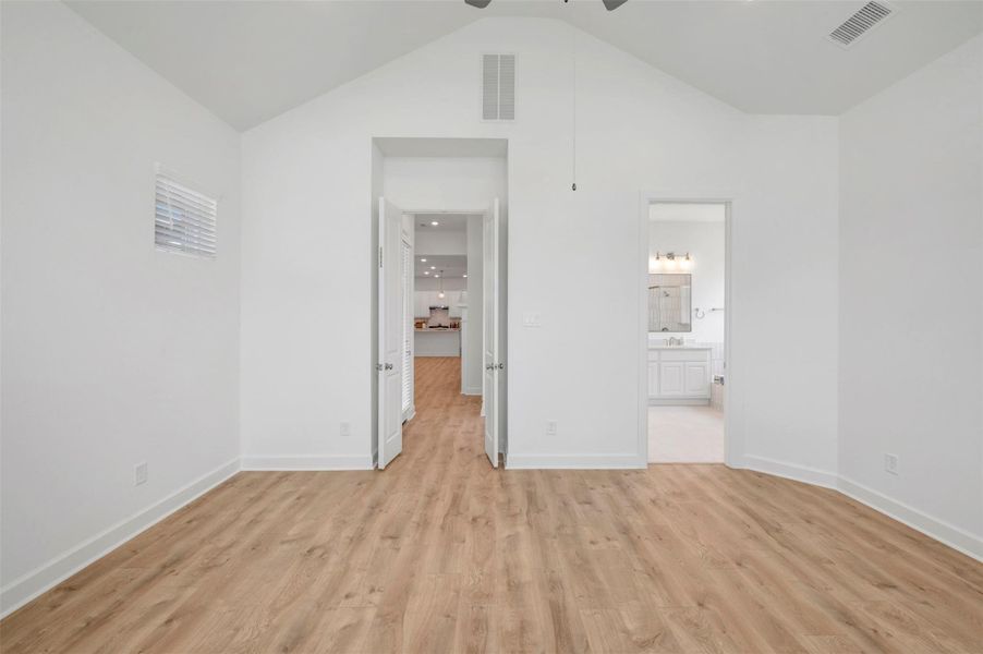Spacious, unfurnished interior of a new home in Grange - Reserve Collection, Katy (Image 16). Spacious, unfurnished interior of a new home in Grange - Reserve Collection, Katy (Image 16).
