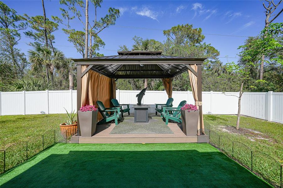Exterior details and patio area of a home in , Port Charlotte (Image 27). Exterior details and patio area of a home in , Port Charlotte (Image 27).
