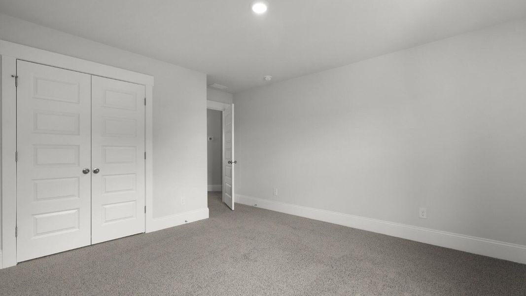 Spacious, unfurnished interior of a new home in Sheep Island, Summerville (Image 24).